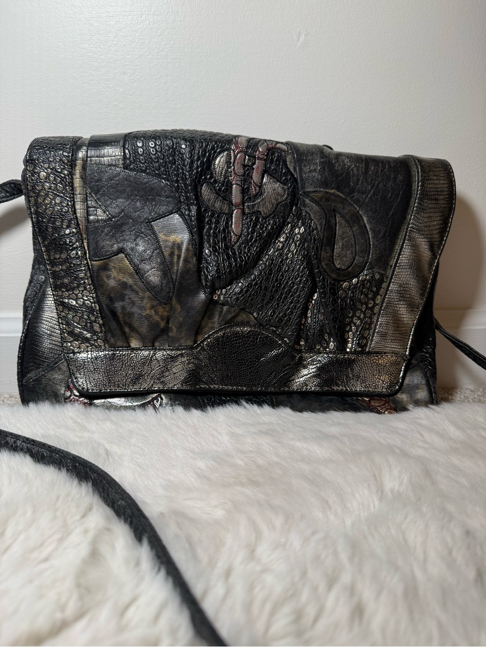 NAS Vintage Black Patchwork Leather Crossbody Bag with Red Accent(Made in Korea) - Picture 3 of 8